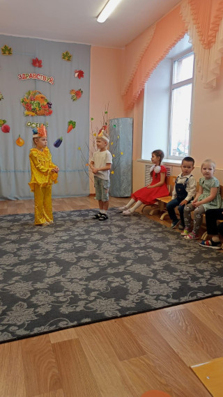Праздничное мероприятие "Осень и Пугало в гостях у ребят"..